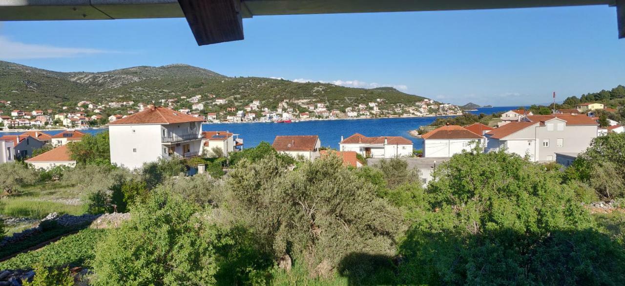 Guest House Maslina Vinišće Exteriér fotografie